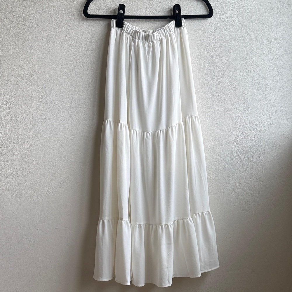 Elegant White Tiered Maxi Skirt with Elastic Waist